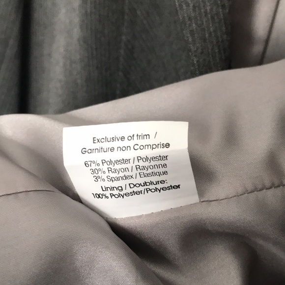 3/$40 Laura Grey Pinstripe Blazer; 3 buttons, 2 pockets; Size 2 Petite; Vintage - Picture 8 of 9